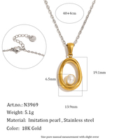 Collier Pendentif Perle Ovale Creuse Élégant en Acier Inoxydable Plaqué Or, Bijou de Mode Étanche pour Femme - Vente en Gros