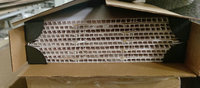 Panneau de plafond en PVC perforé léger avec des caractéristiques insonorisantes, ignifuges, imperméables et d'isolation thermique pour une utilisation dans les gymnases et les hôtels
