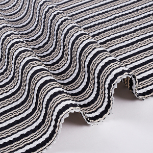 Bán Buôn Tùy Chỉnh Thiết Kế Sọc 78gsm Dệt Muối Shrank Nhăn 100% Bông Thoáng Khí Kỹ Thuật Số In Vải Cho Cô Gái Và Chàng Trai - Product Image 3