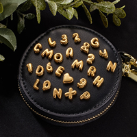 Joyería Minimalista Personalizada de Acero Inoxidable Resistente al Deslustre, Chapada en Oro de 18k, Letra Inicial en Relieve 3D
