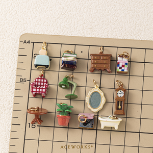 Muebles en Miniatura |   Abalorios de latón esmaltado chapados en oro de 18 quilates para la fabricación de joyas y decoración del hogar |   Libros, tostadora, colgante decorativo para bañera - Product Image 5