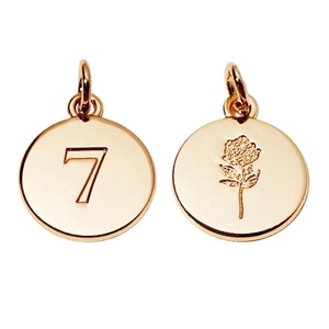 Tùy Chỉnh Vòng Hình Dạng Thư Kim Loại Thẻ Đồ Trang Sức Vòng Đeo Tay Phụ Kiện Vàng Logo Kim Loại Treo Mặt Dây Chuyền Charms Cho Bangle - Product Image 1