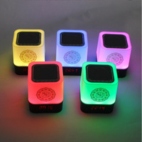 Hadiah Muslim Al Quran Digital Mp3 Player Lampu Sentuh Speaker Quran dengan Kontrol APP/Remote 7 Warna Belajar Quran Plastik 8GB