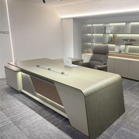 Bureau de direction de luxe en forme de L avec éclairage LED dissimulé dans le panneau frontal et armoire de classement latérale indépendante