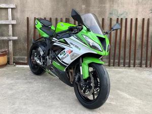 Motocicleta Deportiva Kawasaki ZX-6R 636cc de Gasolina, Motor de Cuatro Cilindros en Línea, Refrigeración Líquida, KIBS, ABS, DOHC, 16V, para Pista y Uso Diario - Product Image 3