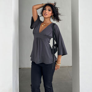 Camiseta Casual para Mujer al por Mayor, Color Sólido, Cuello en V, Cintura Ajustada, Manga Acampanada, Manga 3/4 - Product Image 5