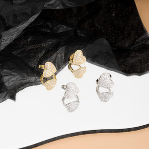 Escaladores de orejas de circonita cúbica con corte de diamante en forma de corazón de Plata de Ley 925, elegancia atemporal con elegancia transatlántica - Product Image 6