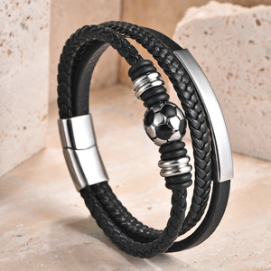 Bracelet en cuir tressé double couche fait main pour homme, cuir de vachette noir et acier inoxydable - Product Image 1