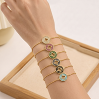 Bracelet personnalisé OEM avec pendentif trèfle à quatre feuilles découpé en laiton, chaîne coulissante réglable pavée de CZ colorés, fabrication de bijoux