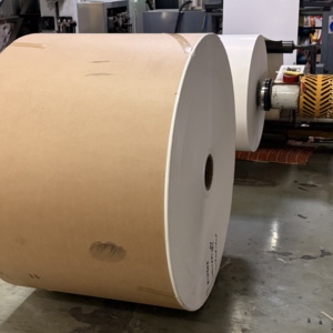 Rouleau géant de papier enduit de PE à largeur personnalisée, imperméable et résistant à l'huile, matière première pour la conversion en éventails de gobelets vierges - Product Image 1
