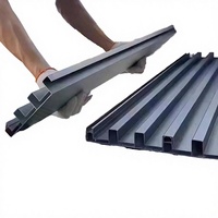 Panneau sandwich en aluminium et PU à assemblage rapide, écologique, isolé, résistant à l'eau et au feu, design moderne, construction rapide pour toiture