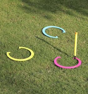 Jouets d'extérieur pas chers : Jumbo Horseshoes colorés en plastique pour l'exercice des enfants et les jeux en plein air - Product Image 1