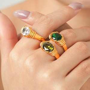 Anillo Minimalista de Zirconia con Forma Geométrica, Antideslustre, de Acero Inoxidable Chapado en Oro de 18K, para Mujer - Product Image 1