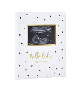 Il nuovo libro di memoria del bambino di gravidanza della registrazione di ricordo di progettazione 2022 con la copertina della foto personalizza il giornale