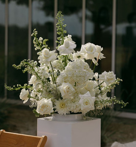 Centrotavola Floreale per Matrimoni, Decorazione con Rose Artificiali Bianche e Fiori di Gypsophila, Vendita all'Ingrosso - Product Image 1