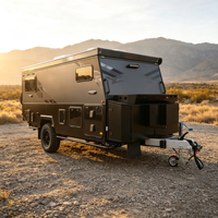 Caravane de camping hors route avec batterie au lithium, énergie solaire et cuisine extérieure