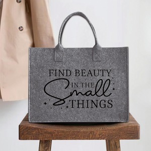 Bolsa de Fieltro Roja, Bolsa de Mano Reutilizable con Estampado "Encuentra la Belleza en las Pequeñas <span class=keywords><strong>Cosas</strong></span>", Bolsa de Compras de Gran Capacidad para Uso Diario - Product Image 5