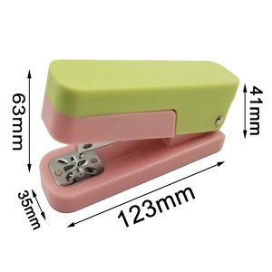 Engrapadora Rotatoria Manual para Oficina, Diseño Lindo en Verde y Rosa, Rotación de 360 Grados, para Uso Escolar - Product Image 2