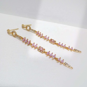 Boucles d'oreilles longues élégantes en argent 925 plaqué or rose, serties de zircon rose, style coréen, pour mariée, bijoux fins. - Product Image 3