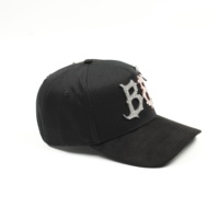 Nueva Llegada Gorras Deportivas de 5 Paneles con Pedrería y Cruz B en Oro Rosa de 24K, Gorras de Gamuza Personalizadas con Forro de Satén y Diseño de Barbas, con Caja