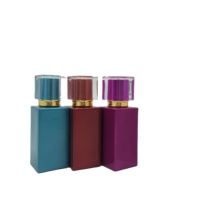 Flacon de parfum en verre coloré de luxe personnalisé 30ml 50ml avec bouchon à vis, estampage à chaud, forme rectangulaire, prêt pour diffuseur à bâtonnets