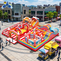 Parc gonflable commercial personnalisé sur le thème des personnages de dessins animés, pour l'extérieur/l'intérieur, pour enfants et familles