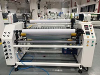 Nouvelle machine de rembobinage et de refendage haute vitesse pour film PE, rembobineuse et refendeuse de film alimentaire PE avec tube en carton