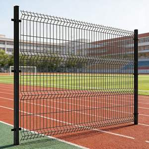 Panneau de clôture incurvé 3D pour les écoles et les installations sportives, garde les zones sécurisées tout en assurant la visibilité et la circulation de l'air - Product Image 1