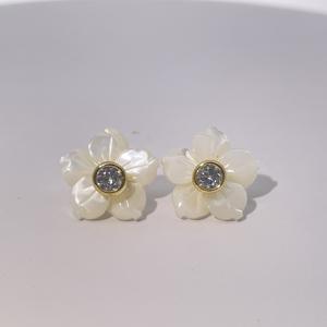 Pendientes de Botón Redondos Elegantes de Latón Chapado en Oro con Circonita Cúbica en Forma de Flor, Estilo Vintage Francés, para Mujer, de Tianyu Gems - Product Image 6
