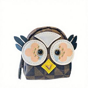 Bolso Mini de Anime de PU de Cuero con Mosquetón, Diseño de Muñeca Tejida 3D, Llavero y Colgante para Bolso, Regalo Promocional, ¡Venta Caliente! - Product Image 1