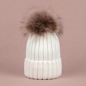Nouveauté 2026 ZT – Bonnets et chaussons en <span class=keywords><strong>fourrure</strong></span> de raton laveur et renard, doux, moelleux et volumineux, pour enfants et adultes, avec pompon, idéal pour Noël - Product Image 1
