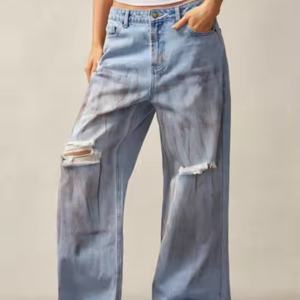 กางเกงยีนส์ขาบานเอวต่ำทรงหลวมสไตล์ลำลองแบบยีนส์เดนิมฟอกสีสำหรับผู้หญิง ขายส่ง OEM - Product Image 3