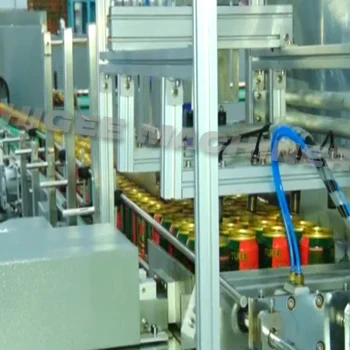 Οι φρέσκες καρύδες ποτίζουν την κονσερβοποιημένη πλήρωση ποτών γάλακτος καρύδων μηχανών κονσερβοποίησης συρράπτοντας τη μηχανή μαρκαρίσματος μηχανών