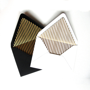 A6 C5 Kích Thước Tiêu Chuẩn Màu Đen Kraft Giấy Lá Vàng Tùy Chỉnh Logo Của Bạn Thiết Kế Kẹo Cao Su Keo Phong Bì - Product Image 4