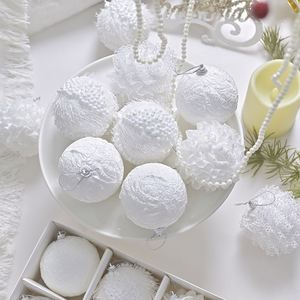Ensemble de 12 décorations de Noël de luxe Blanche-Neige, boules suspendues texturées et scintillantes, élégantes décorations pour arbre de Noël sur le thème du pays des merveilles hivernales - Product Image 3