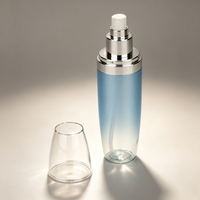 Flacon de lotion cosmétique en PET cylindrique de luxe 30g/100ml/150ml avec pompe pulvérisatrice, col en aluminium doré, estampage UV/or, logo personnalisé
