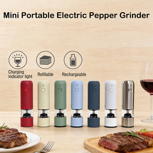 Ensemble de Mini Moulins à Poivre et à Sel Électriques Minimalistes Portatifs en Acier Inoxydable Raffiné avec Support Élégant en Bois - Product Image 4