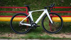 Vélo <span class=keywords><strong>de</strong></span> route en carbone R10pro Sport à freins à disque, 22 vitesses, 700C, avec roues plates en carbone 50H, à prix abordable, en vente - Product Image 2