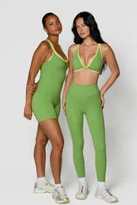 Ensemble de sport color block personnalisé : Soutien-gorge de yoga sans couture à décolleté en V et short cycliste taille haute à dos croisé - Product Image 6