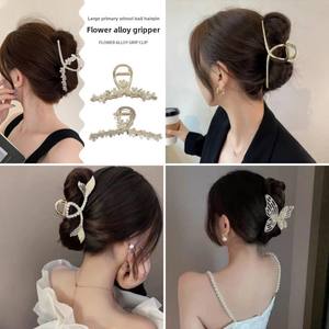 Horquilla elegante para mujer, diseño de garra de tiburón grande con perla de aleación, tocado de plástico al por mayor, horquilla de flores para niñas - Product Image 4