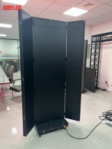 จอแสดงผล LED แบบพับสามตอน ROSYLED P2.5 ป้ายดิจิทัลตั้งพื้นสำหรับโฆษณาในร่ม - Product Image 4