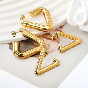 ต่างหูแฟชั่นทรงเรขาคณิตแบบกลวง รูปสามเหลี่ยมเรียบหรู ชุบทอง 18k ทำจากสแตนเลสสตีล รูปทรงตัววี สำหรับผู้หญิง - Product Image 1