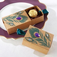 Caja de dulces con diseño de pluma de pavo real, caja de embalaje de dulces de Papel Kraft con diamantes de imitación para cajón
