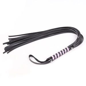แส้หนัง SM Pleasure Whip พร้อมพู่หนัง สำหรับผู้ชายและผู้หญิง ใช้สำหรับการฝึกซ้อม การตีเบาๆ และการเล่นกันแบบเซ็กซี่ ของเล่นทางเพศ - Product Image 5