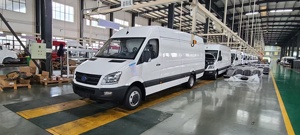 Autocar de tourisme avec configuration de sièges complète, espace à bagages encastré, idéal pour les spectacles lumineux nocturnes et les agences de destination - Product Image 6