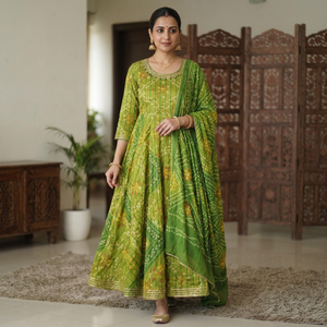 Tissu en soie pure de qualité supérieure imprimé numériquement pour les salwar kameez de créateurs et les kurtis ethniques, matière en soie à impression numérique de luxe, douce. - Product Image 1