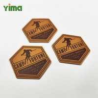 Étiquette en cuir PU avec logo en relief, bord découpé au laser et impression sérigraphique pour jeans, denim, cheveux, canapé, vêtements et articles ménagers