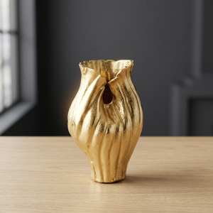 Vase de table torsadé doré contemporain, pièce décorative en bronze faite à la main, 40 cm - Product Image 5