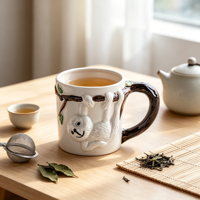 Mug à café en céramique avec un adorable paresseux 3D suspendu sur une branche d'arbre