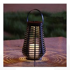 Lampe sur pied solaire à DEL pour l'extérieur Lampe suspendue en rotin à effet de scintillement Globo Lanterne de table solaire - Product Image 2